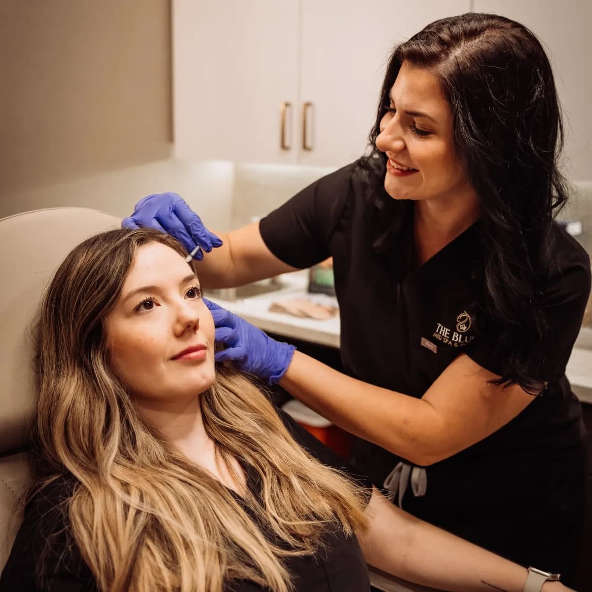 Hands-on injection training with live model